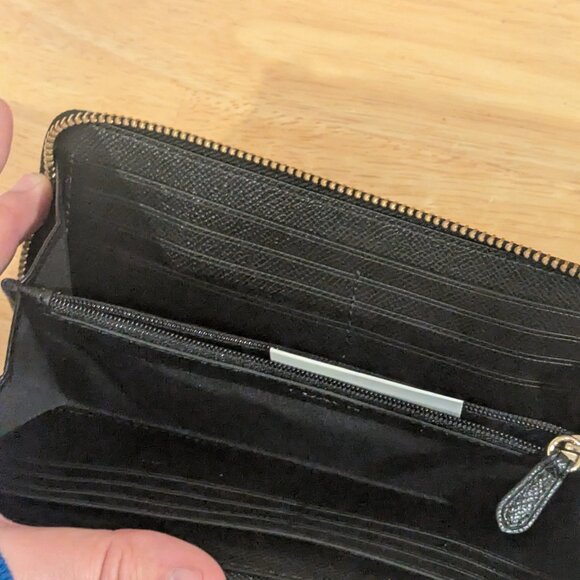 New Coach Accordion Zip Wallet w/ Signature Black Leather w/ Gold Tone Hardware - Picture 7 of 10